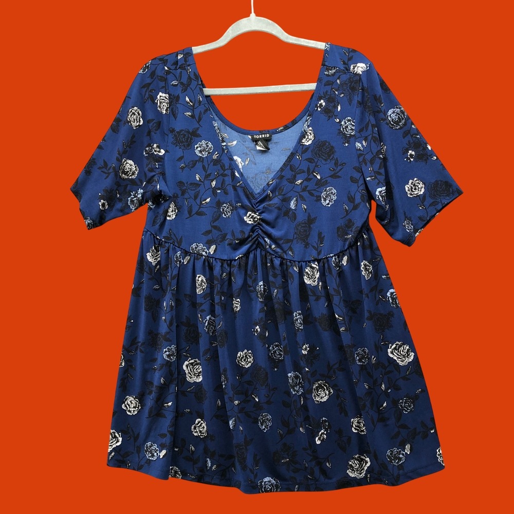 Torrid Size 1X Dark Blue Floral Babydoll Top Ruched V Neck Plus Size Romantic
